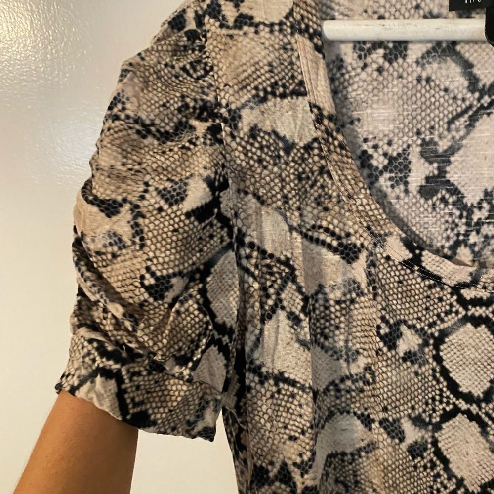 Soft Snakeskin Print Scoop Top Blouse Shirt Tan - Picture 4 of 5